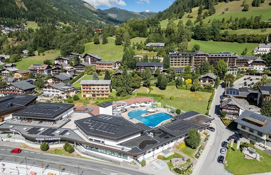 Gästehaus Schusser an der Therme, Frühstück, Doppelzimmer und Ferienwohnung-1